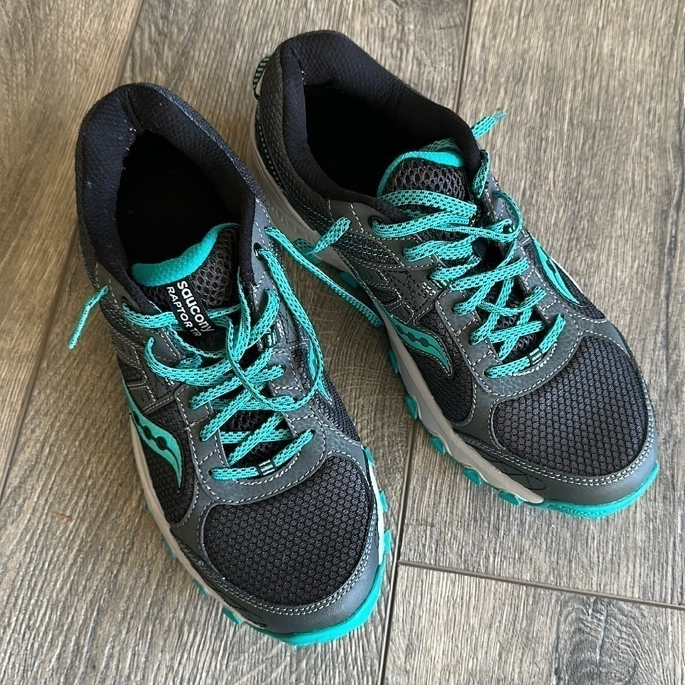 Saucony shoes size 8 1/2 like new black tail running athletic - Picture 2 of 9